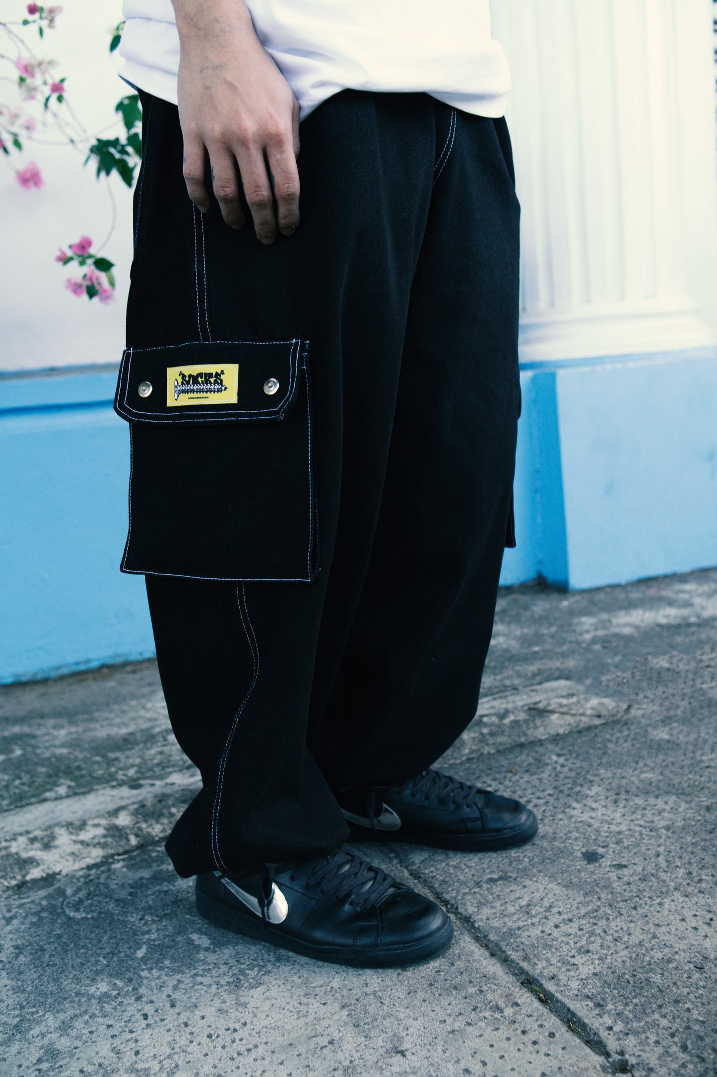 BLACK CARGO PANTS