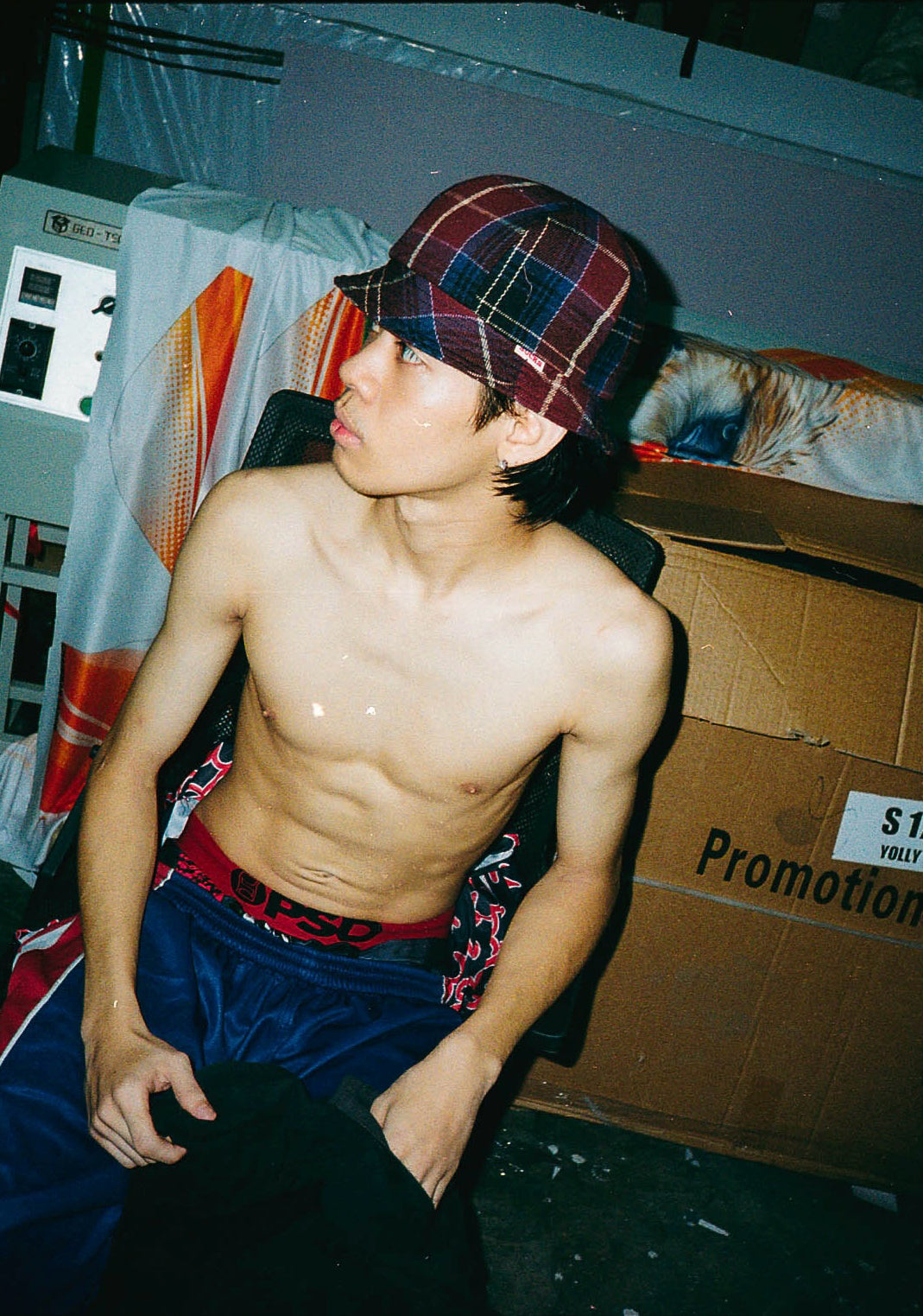 PLAID BUCKET HAT